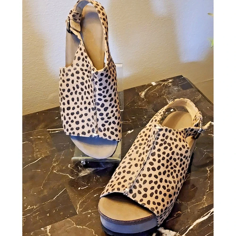 Axxiom Cheetah Print Cushiones Wedge Sandals in Blk & Tan Sling Back in Size 8